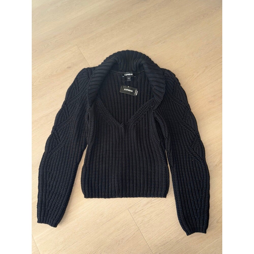 Women’s Cable Knit V Neck Sweater NWT